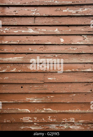 Braun Peeling Paint auf hölzernen Abstellgleis vertikales Bild Stockfoto