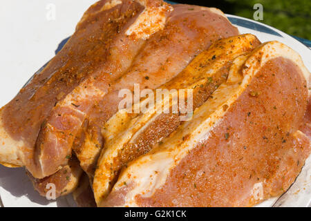 Mariniertes Steak vor dem Schlafengehen auf dem grill Stockfoto