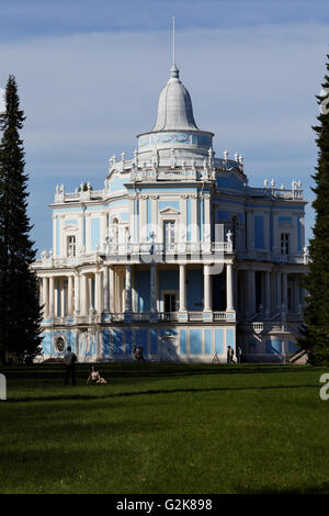 Katalnaya Gorka-Pavillon in Oranienbaum, St. Petersburg, Russland. Es ist ein Teil des Komplexes aus dem 18. Jahrhundert "Russische Berge" Stockfoto