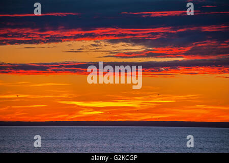 Sonnenuntergang auf den Atlantischen Ozean Kanal-Port Aux Basken & Labrador Neufundland Kanada Stockfoto