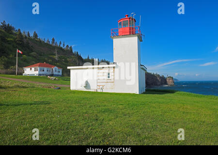 Cape d ' or Leuchtturm an der Bay Of Fundy, wo es in der Minas Kanal in der Nähe von Advocate Hafen Nova Scotia Kanada läuft Stockfoto