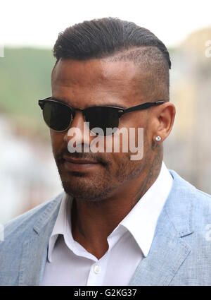 George Kay, entfremdeter Ehemann der ehemaligen Sängerin Atomic Kitten Kerry Katona, kommt nach dem Mittagessen bei Lewes Crown Court in Lewes, East Sussex, wo er vor Gericht wegen angeblich tätlichen Angriffs auf ihr ist. Stockfoto