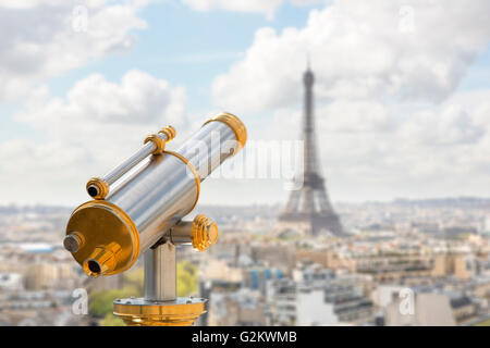 Über Blick auf Eiffelturm mit Monokular Stockfoto