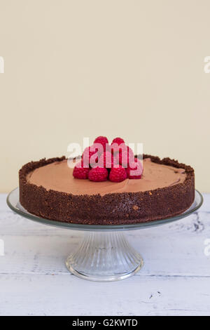 Mousse au Chocolat Torte mit Himbeeren Stockfoto