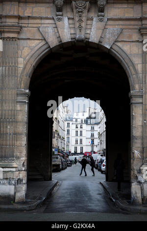 Bogen, Place de Vosges, Paris, Frankreich Stockfoto