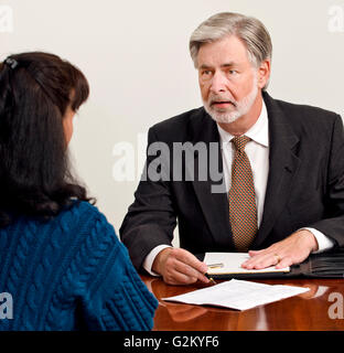 Business Professional Business mit Kunden diskutieren Stockfoto