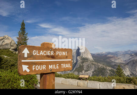 Schild am Glacier Point im Yosemite National Park, USA Stockfoto