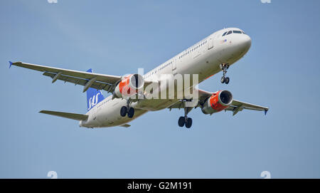 SAS Scandinavian Airlines Airbus a321 OY-KBE kommt am Flughafen London-Heathrow LHR an Land Stockfoto
