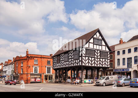 Das Stadtzentrum von Ledbury, mit seinem Markt-Haus, gebaut im Jahr 1617, Herefordshire, England, UK Stockfoto