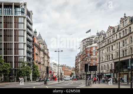 London, UK - 19. August 2015: Knightsbridge ist ein exklusiver Wohn- und Einkaufsviertel im Zentrum von London Stockfoto