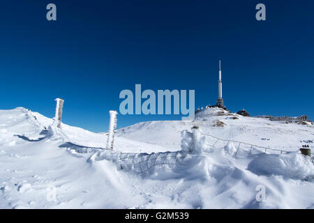 TV Sender auf dem Gipfel des Puy de Dome in Auvergne Rhônes-Alpes. Frankreich Stockfoto