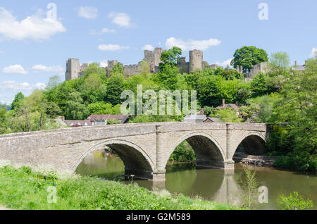 Brücke über den Fluß Teme an Dinham in Ludlow, Shropshire Stockfoto