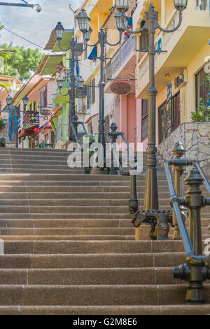 GUAYAQUIL, ECUADOR, Oktober - 2015 - Häuser am Cerro Santa Ana, eine touristische Attraktion von Guayaquil, Ecuador. Stockfoto