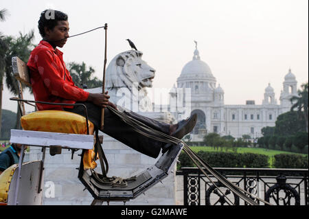 Indien Westbengal Kalkutta Kolkata, Victoria Memorial ein großes Marmor Gebäude, erbaut 1906-21 während Raj, der britischen Kolonialzeit in Indien / INDIEN Westbengalen Metropole Kolkata Kalkutta, Victoria Memorial, habe Waehrend der Britischen Kolonialzeit Gewidmet Koenigin Victoria Stockfoto