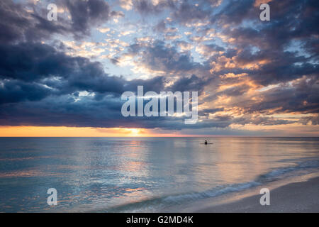 Sonnenuntergang über dem Golf von Mexiko, Naples, Florida, USA Stockfoto