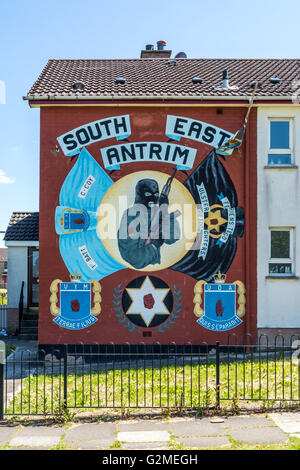 South East Antrim UFF UDA Wandgemälde im Loyalist Monkstown Immobilien. Stockfoto