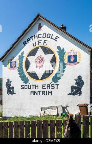 Rathcoole UFF Südost Antrim Wandbild Darstellung bewaffneten bewaffneten. Stockfoto