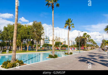 Promenade-Gasse im Molos Park in Stadt Zentrum von Limassol, Zypern Stockfoto