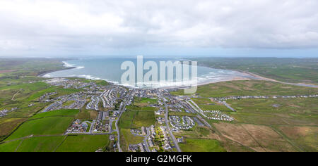 Luftaufnahme, Lahinch Golf Club, Lahinch in Liscannor Bay, COUNTY CLARE, Clare, Irland, Europa, Luftaufnahme, Vögel-Augen-Blick, Stockfoto