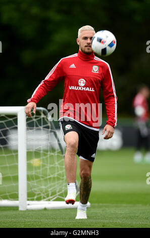 Wales' Aaron Ramsey während einer Trainingseinheit im The Vale Resort, Hensol. Stockfoto