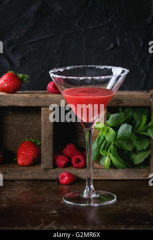 Erdbeer-Dessert-cocktail Stockfoto