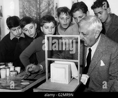 Giorgio de Chirico in eine praktische Lektion in der Malerei, Roma 1950-60 Stockfoto