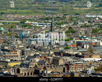 Luftaufnahme, Downtown Limerick am Shannon mit der Stadt von St. Johns COUNTY CLARE, Limerick, Irland, Europa IE, Stockfoto