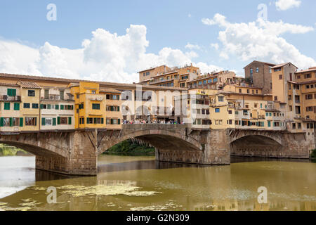 Ponte Vecchio und dem Fluss Arno, Florenz, Toskana, Italien Stockfoto