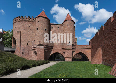 Torhaus und Stadtmauern in Warschau Polen Stockfoto