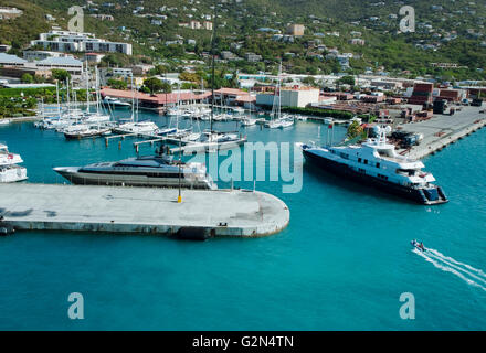 Luxus-Yacht in der Marina am St.Thomas, US Virgin Islands Stockfoto
