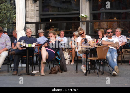 Essen und trinken in Antwerpen, Belgien Stockfoto