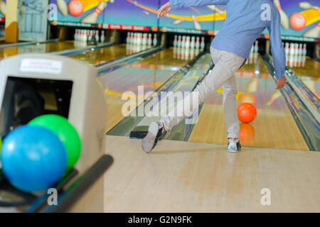 Mann, 10-Pin-bowling Stockfoto