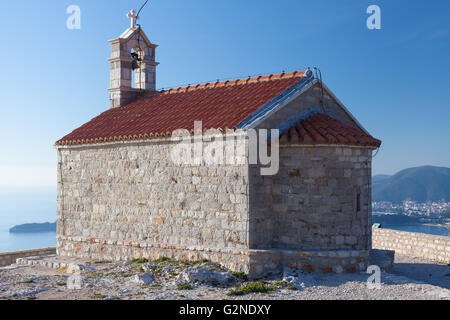 Kirche Saint Sava auf Insel Sveti Stefan Stockfoto