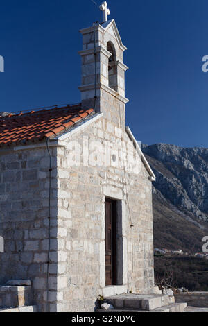 Kirche Saint Sava auf Insel Sveti Stefan Stockfoto