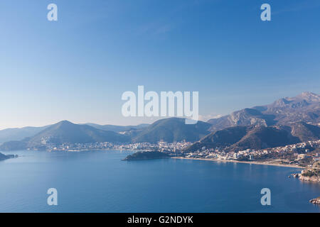 Draufsicht der Küste Budva Stockfoto