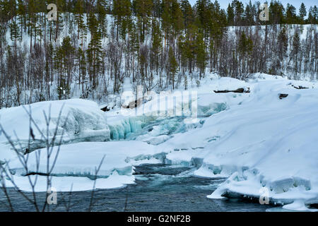 Wasserfall Malselvfossen schneebedeckt im Winter, Bardufoss, Troms, Norwegen, Europa Stockfoto