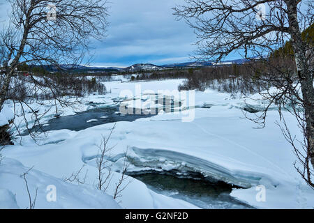 Wasserfall Malselvfossen schneebedeckt im Winter, Bardufoss, Troms, Norwegen, Europa Stockfoto