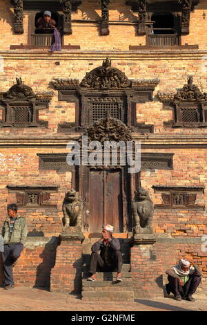 Fassade des traditionellen Hauses in Bhaktapur, Nepal Stockfoto