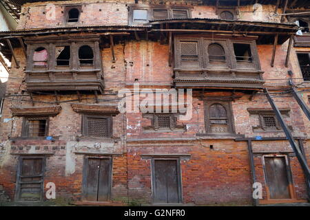 Fassade des traditionellen Hauses in Bhaktapur, Nepal Stockfoto