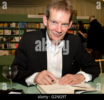 Graham Swift, Schriftsteller, Autor von Waterland und Man Booker-Preisträger 1996 für Last Orders, die Unterzeichnung neuer Roman Mothering Sunday Stockfoto