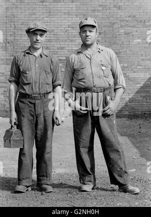 Zwei Stahl-Arbeiter, Midland, Pennsylvania, USA, Arthur Rothstein für Farm Security Administration (FSA), Juli 1938 Stockfoto