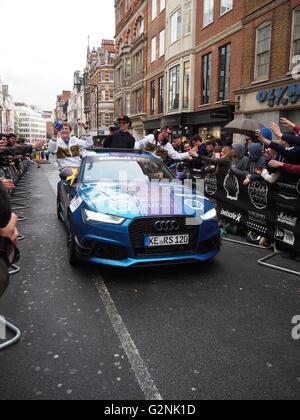 Shmee 150, 120-Team in der Audi RS6 für Gumball 3000, Dublin nach Bukarest 2016, Regent Street, London Stockfoto