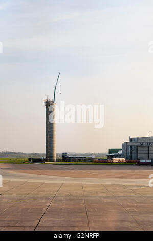 Bau einer neuen FlughafenKontrollturm Manchester Airport. Stockfoto