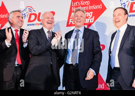 24. November 2012.  Belfast, Nordirland.  Jonathan Bell, William McCrea, Peter Robinson und Nigel Dodds auf der Jahrestagung der Democratic Unionist Party. Stockfoto