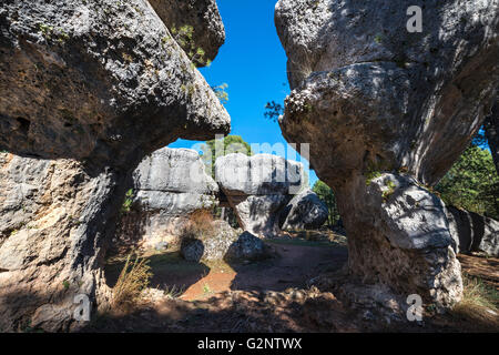 Erodierte Kalksteinfelsen in La Ciudad Encantada, die verzauberte Stadt, Park, Serrania de Cuenca, Castilla-la Mancha, Spanien Stockfoto