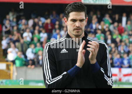 Belfast 27. Mai 2016. Kyle Lafferty (10) in der Mannschaftsaufstellung vor dem Anpfiff gegen Weißrussland. Stockfoto