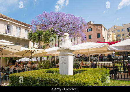 Korfu-Stadt, Insel Korfu. Ein Platz im Zentrum der Altstadt. Stockfoto