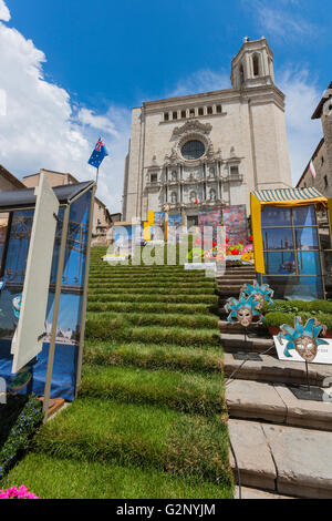 KATHEDRALE UND BLUMENKUNST AUSSTELLUNG IN GIRONA. KATALONIEN. Spanien. Stockfoto