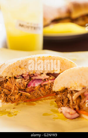 La Sarita Sandwich und ein Gurken-Minz-Limonade, Schluck Eatery, Thousand Oaks, Kalifornien Stockfoto