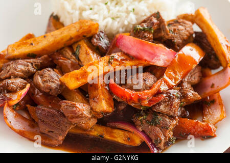 Lomo Saltado mit Reis, Schluck Eatery, Thousand Oaks, Kalifornien Stockfoto